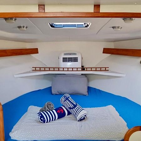 Cozy Private Two Rooms Yacht In Barcelona With Free Parking Sant Adria de Besos Luaran gambar