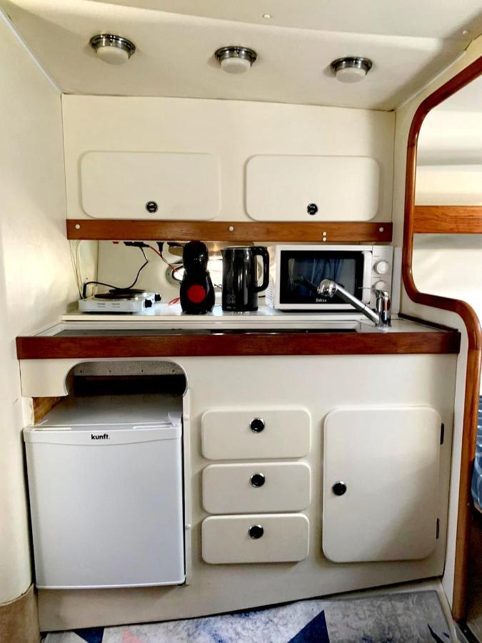 Cozy Private Two Rooms Yacht In Barcelona With Free Parking Sant Adria de Besos Luaran gambar