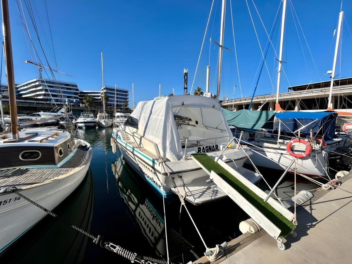Cozy Private Two Rooms Yacht In Barcelona With Free Parking Sant Adria de Besos Luaran gambar