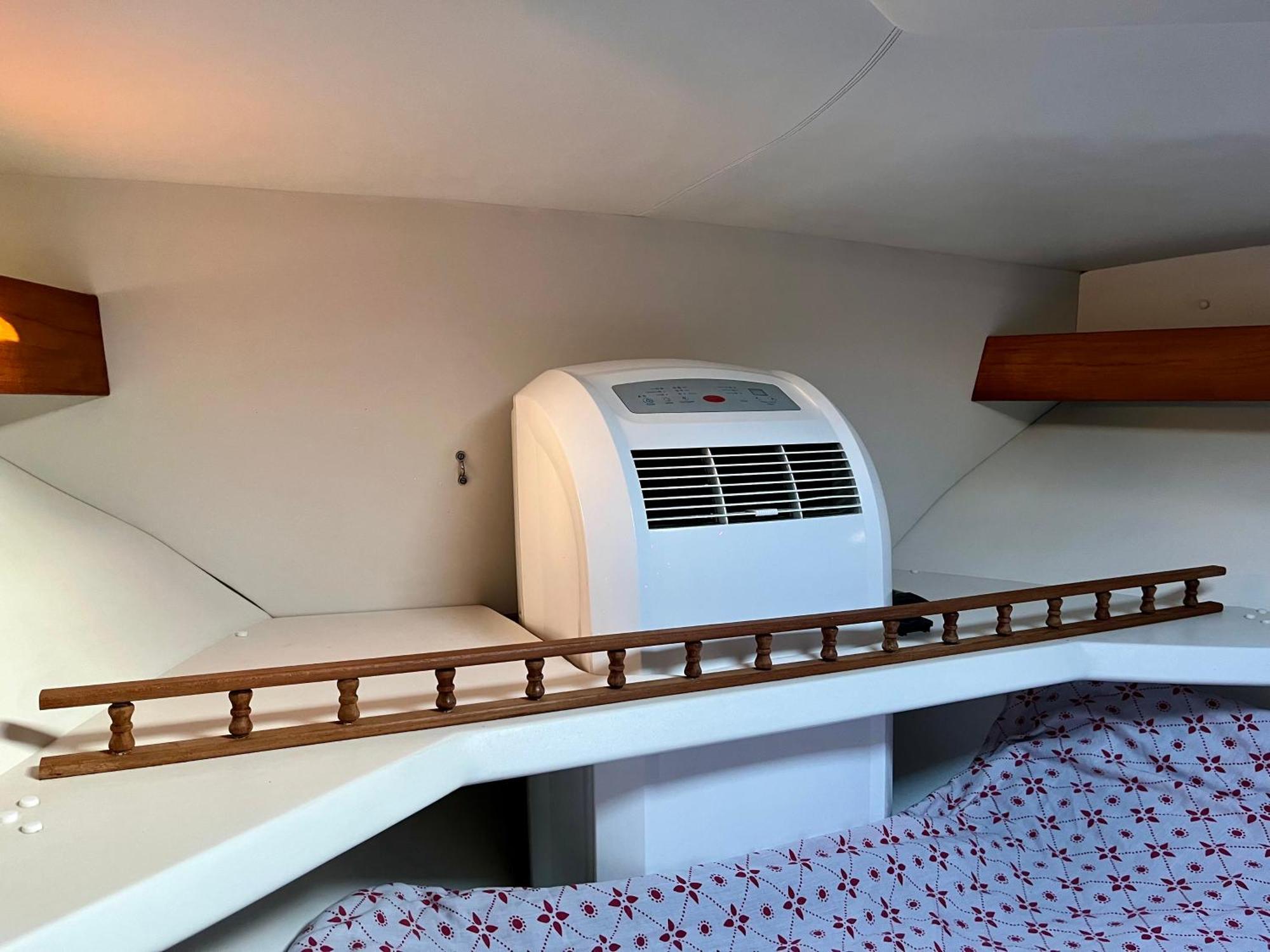 Cozy Private Two Rooms Yacht In Barcelona With Free Parking Sant Adria de Besos Luaran gambar